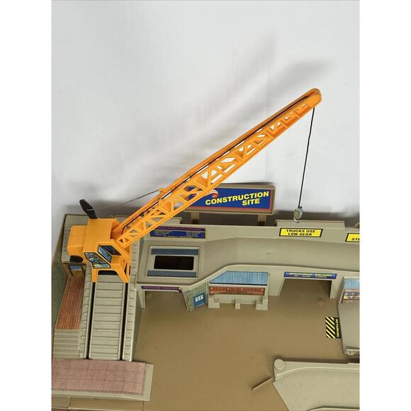 1979 Hot Wheels Construction Site Sto & Go Folding Playset - Picture 3 of 7